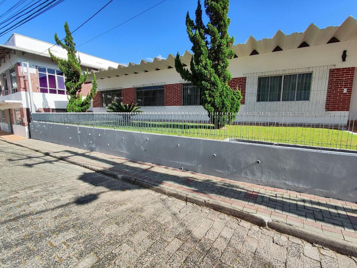 Villa Bilac 08 - Aconchegante Studio Proximo A Vila Germanica ブルメナウ エクステリア 写真